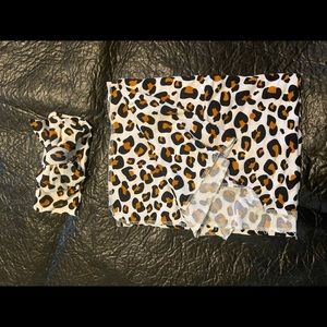 Swaddle blanket and bow